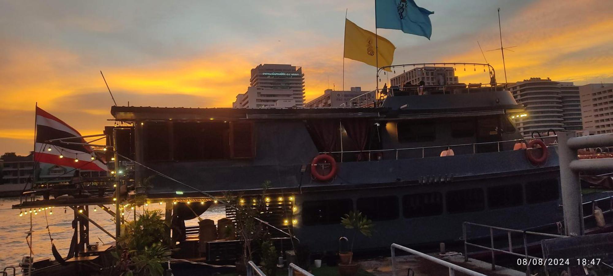 Sabai Sabai Liveaboard Botel Bangkok